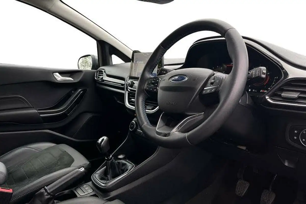 2023-ford-fiesta-big-8