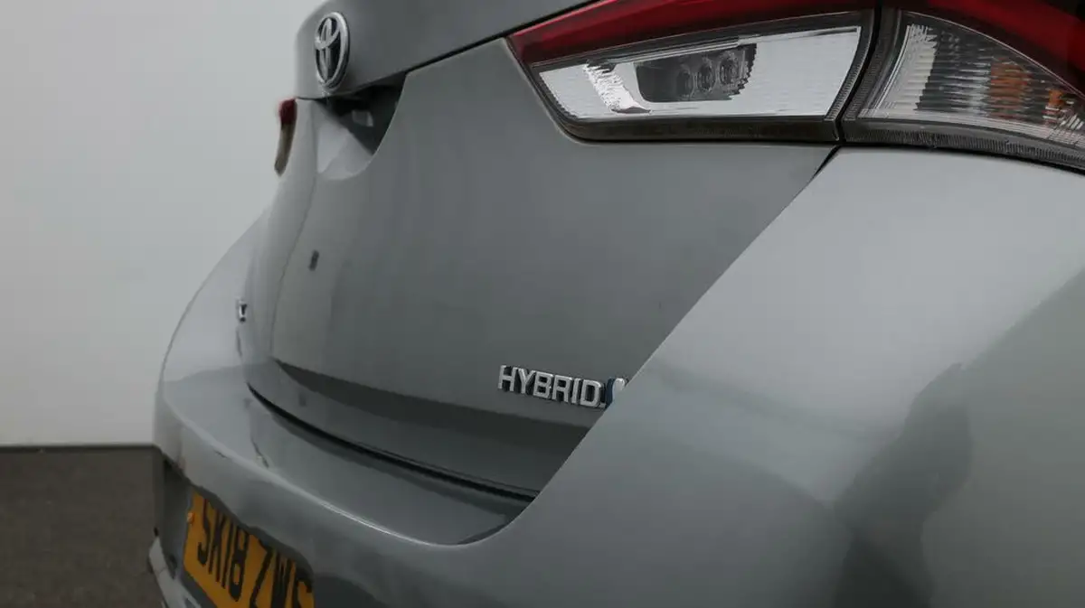 2018-toyota-auris-18-vvt-i-hsd-icon-tech-hatchback-big-22