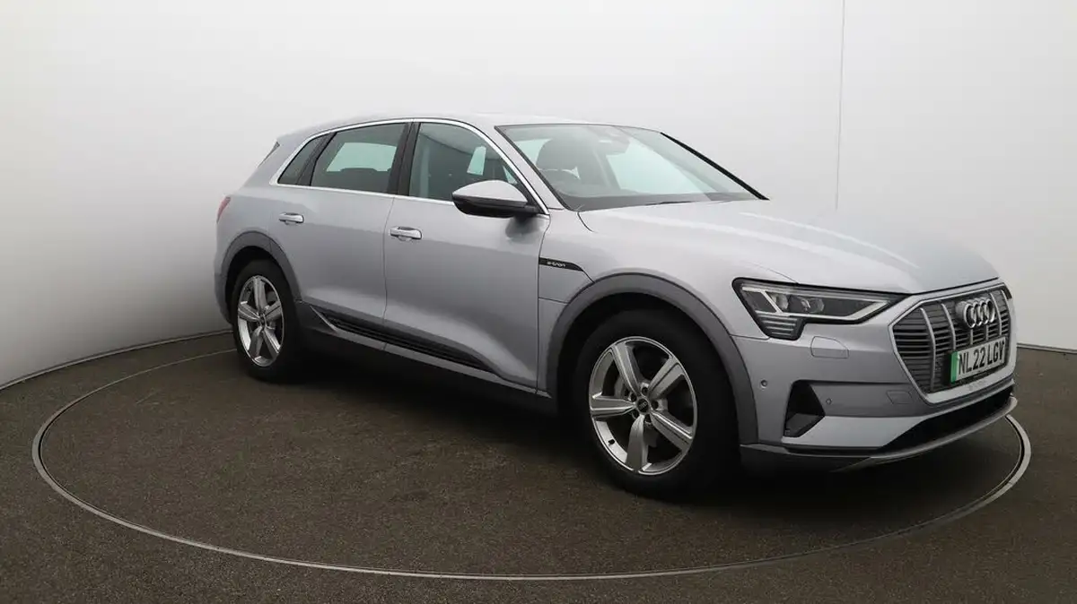 2022-audi-e-tron-55e-technik-station-wagon-big-1