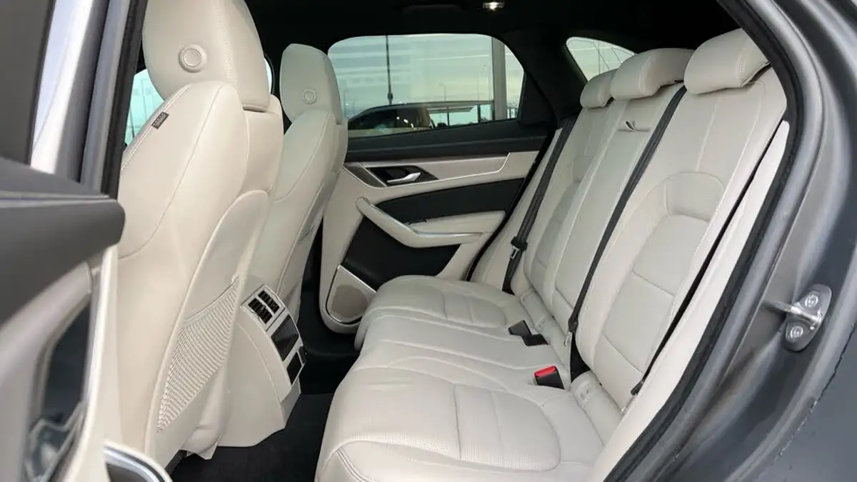 2023-jaguar-f-pace-20-d200-r-dynamic-se-black-big-3