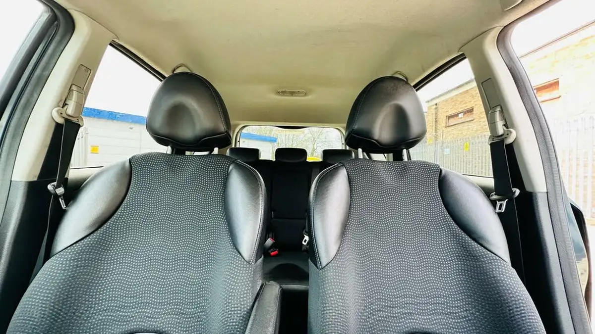 2012-nissan-note-14-n-tec-big-28