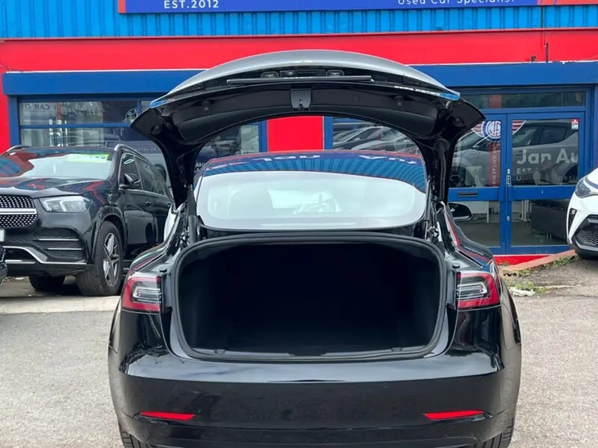 2020-tesla-model-3-e-long-range-big-31