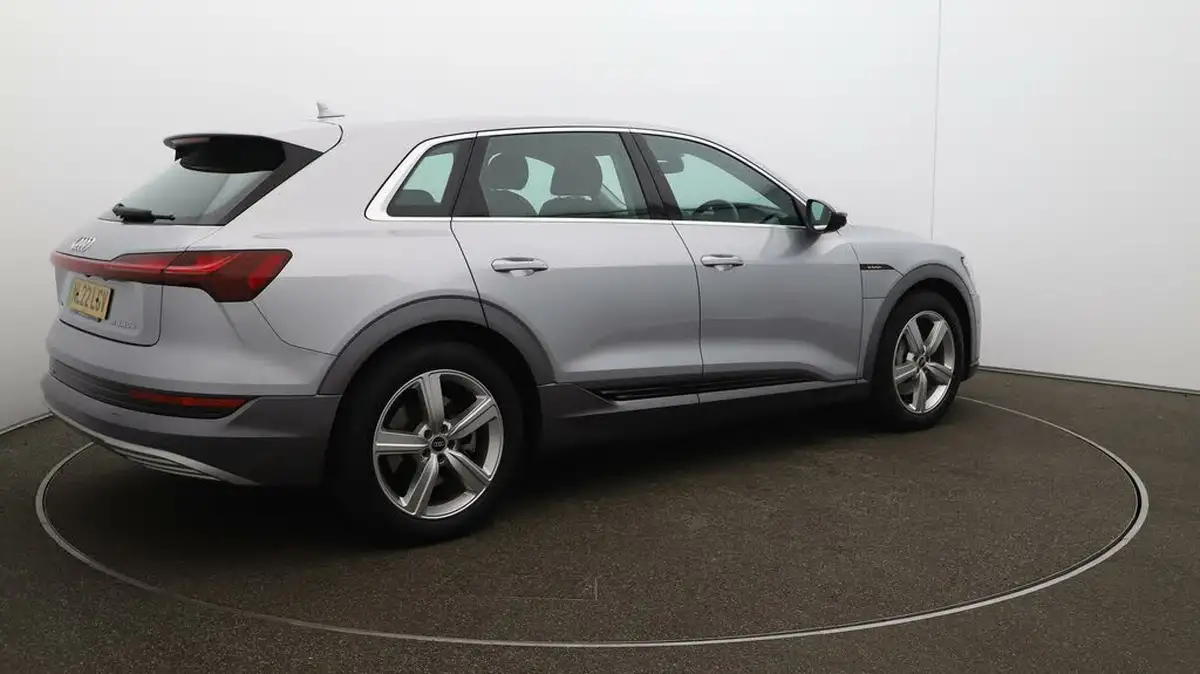 2022-audi-e-tron-55e-technik-station-wagon-big-46