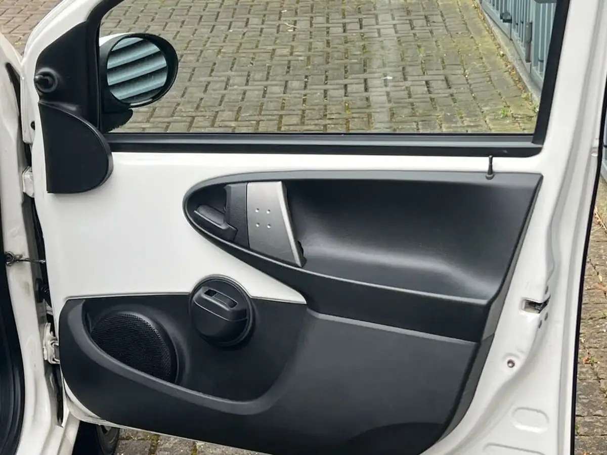 2012-citroen-c1-10-vtr-5d-big-35