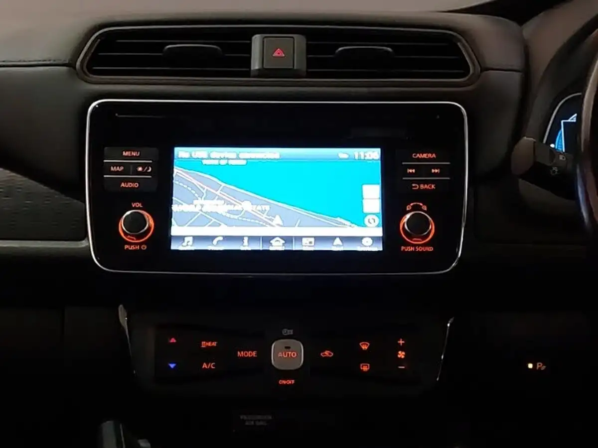 2018-nissan-leaf-e-acenta-110kw-big-10