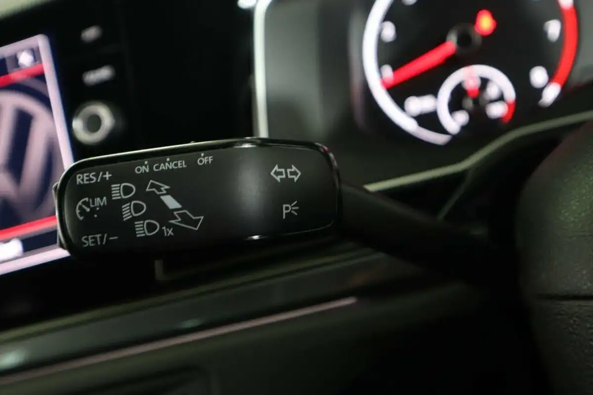 2020-volkswagen-polo-20-tsi-gti-big-50