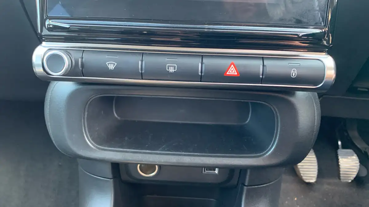 2023-citroen-c3-12-puretech-shine-plus-110ps-ss-big-36