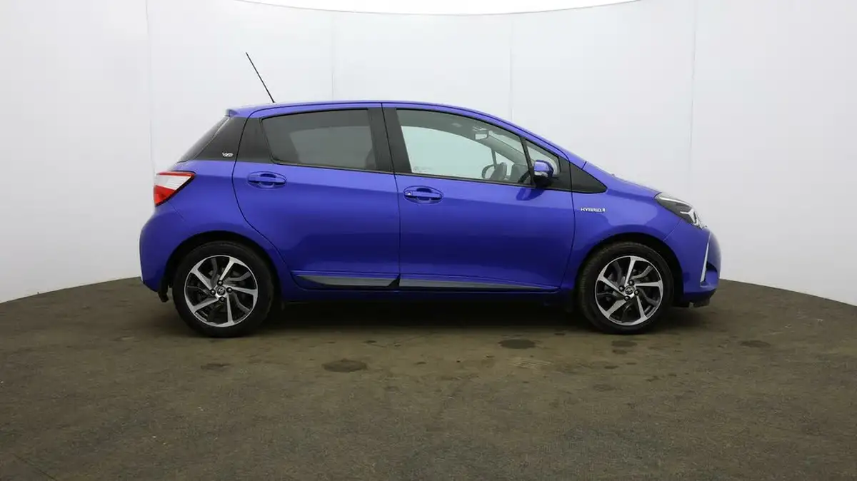 2020-toyota-yaris-15-vvt-i-y20-98bhp-hybrid-1497cc-e-cvt-big-53