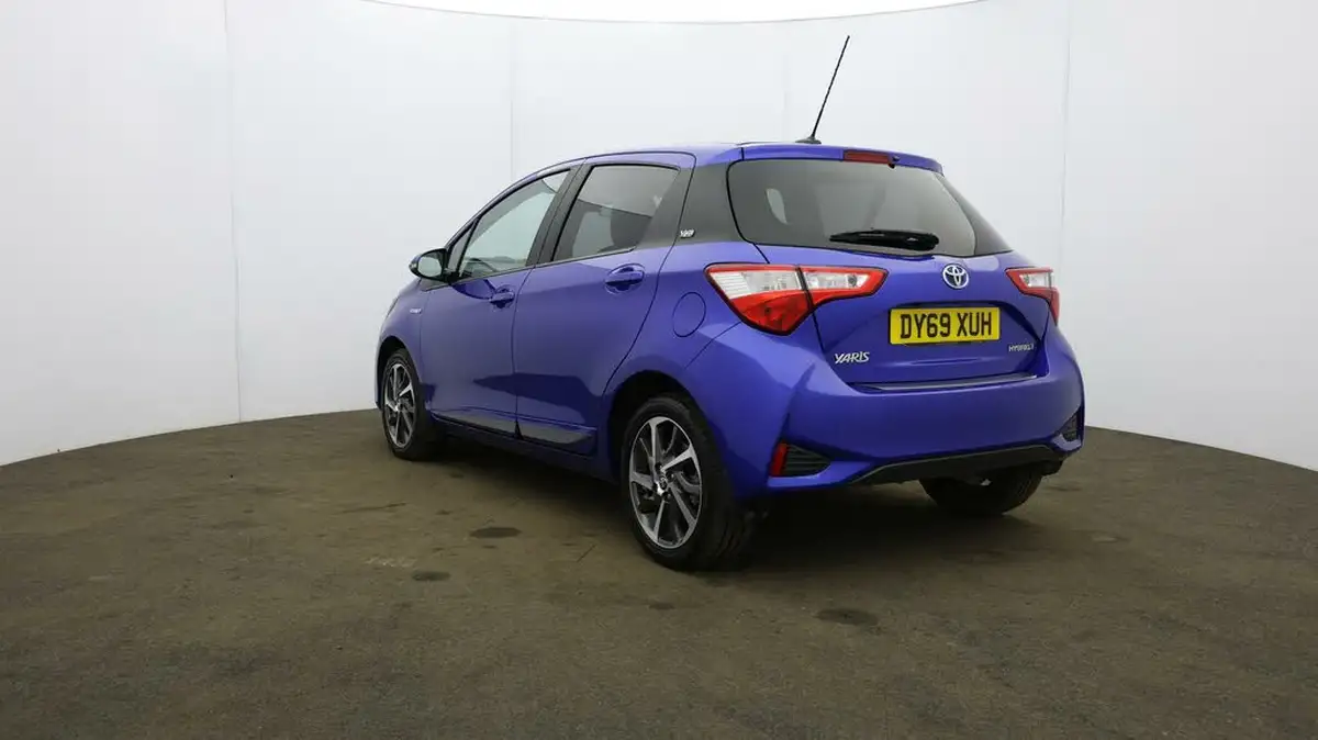 2020-toyota-yaris-15-vvt-i-y20-98bhp-hybrid-1497cc-e-cvt-big-29