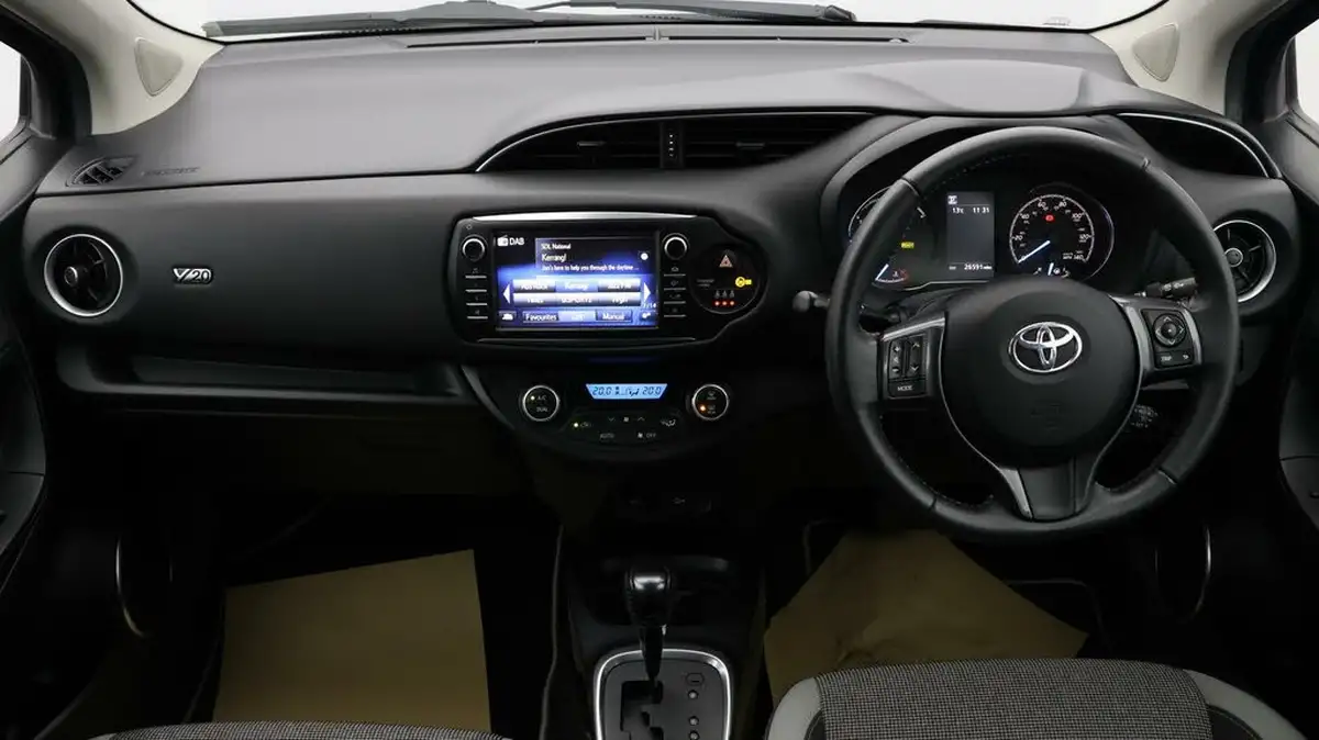 2020-toyota-yaris-15-vvt-i-y20-98bhp-hybrid-1497cc-e-cvt-big-12