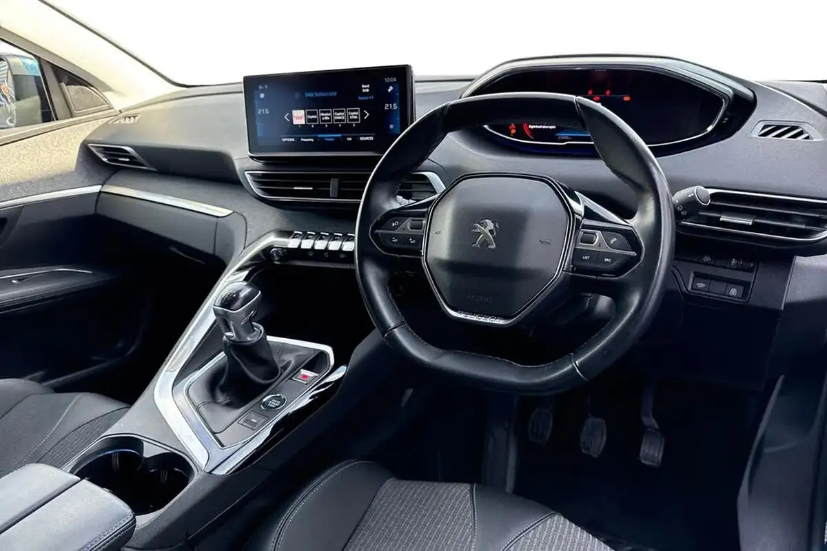 2021-peugeot-3008-suv-12-puretech-allure-premium-big-17