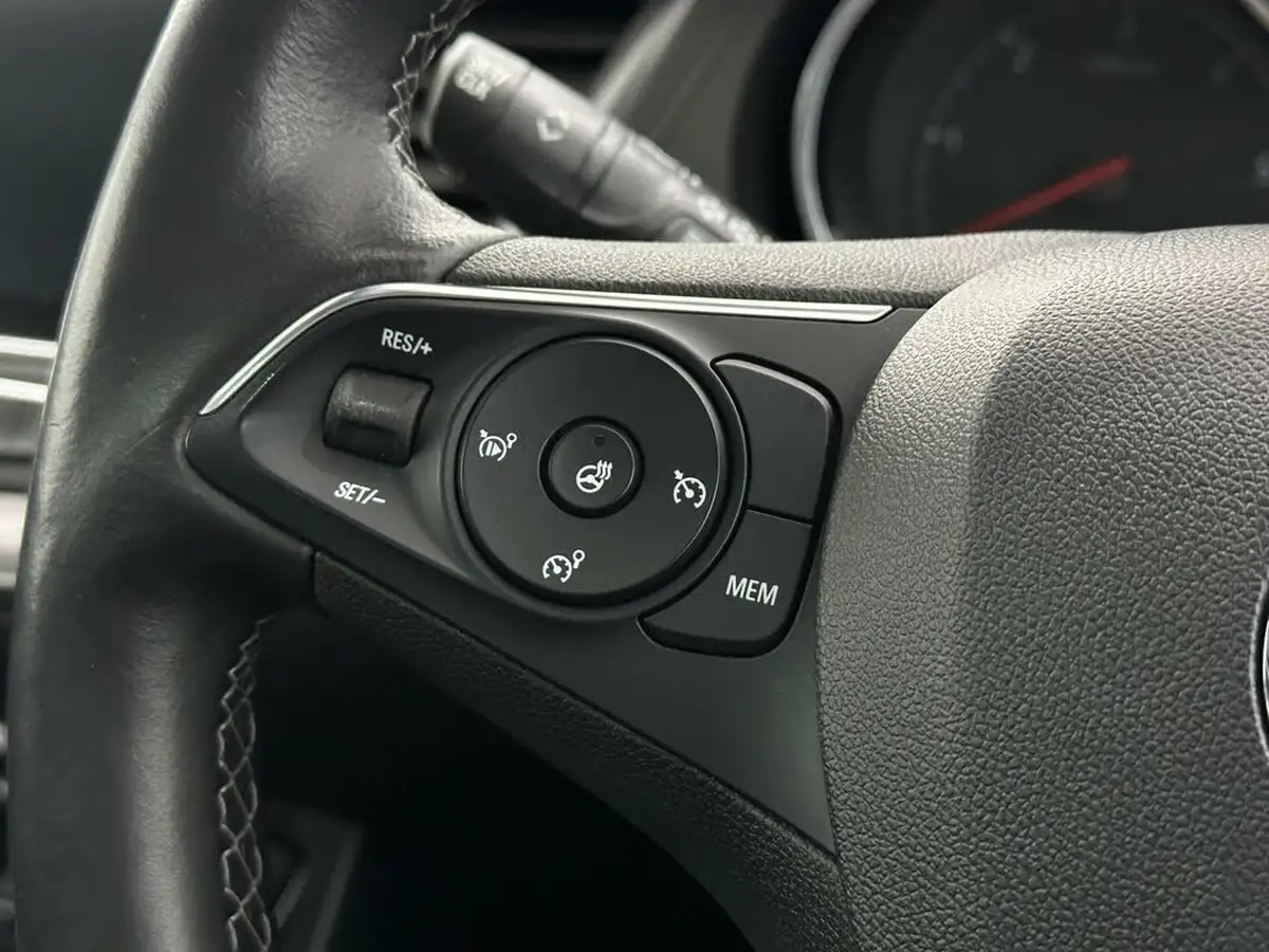 2019-vauxhall-grandland-x-15td-elite-nav-ss-blueinjection-big-12