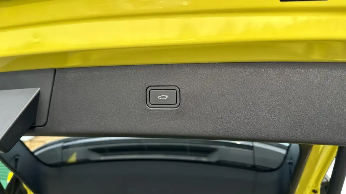 2025-volvo-ex30-e-twin-plus-big-34