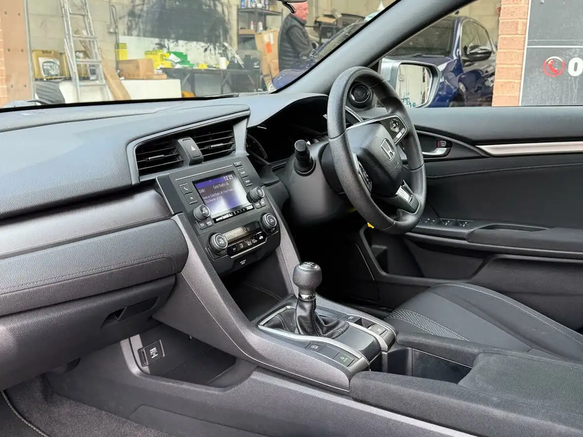 2018-honda-civic-10-vtec-turbo-se-126ps-hatchback-5d-big-24