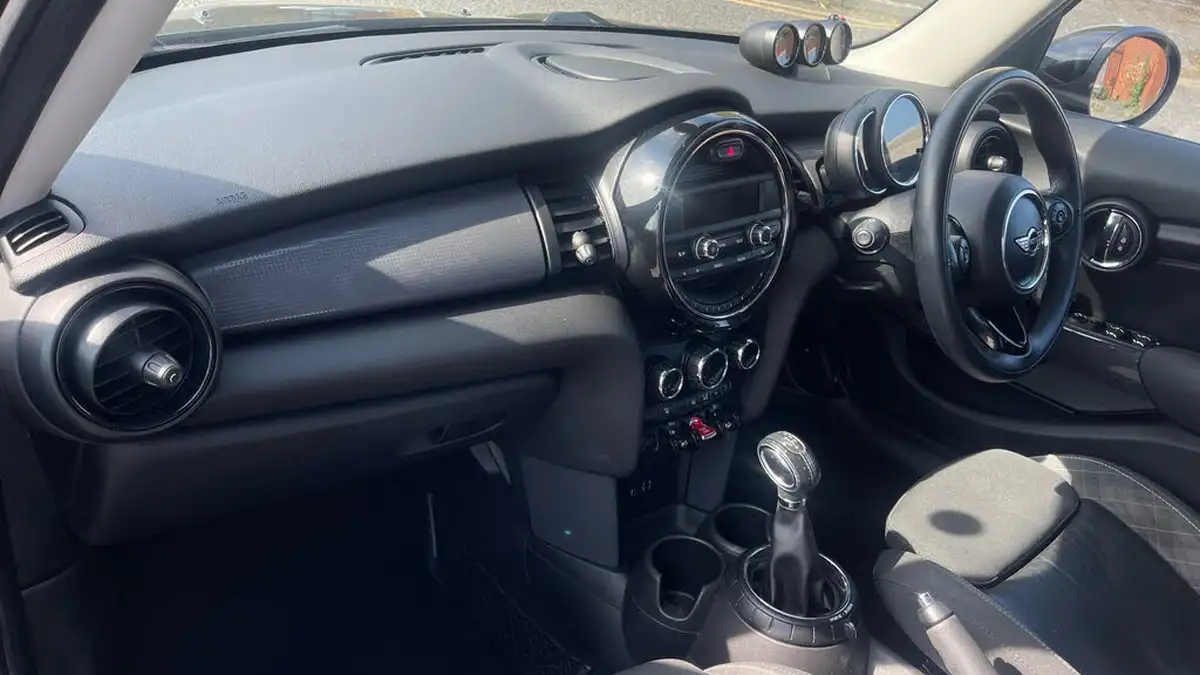 2016-mini-cooper-15-cooper-ss-hatchback-5d-auto-big-9