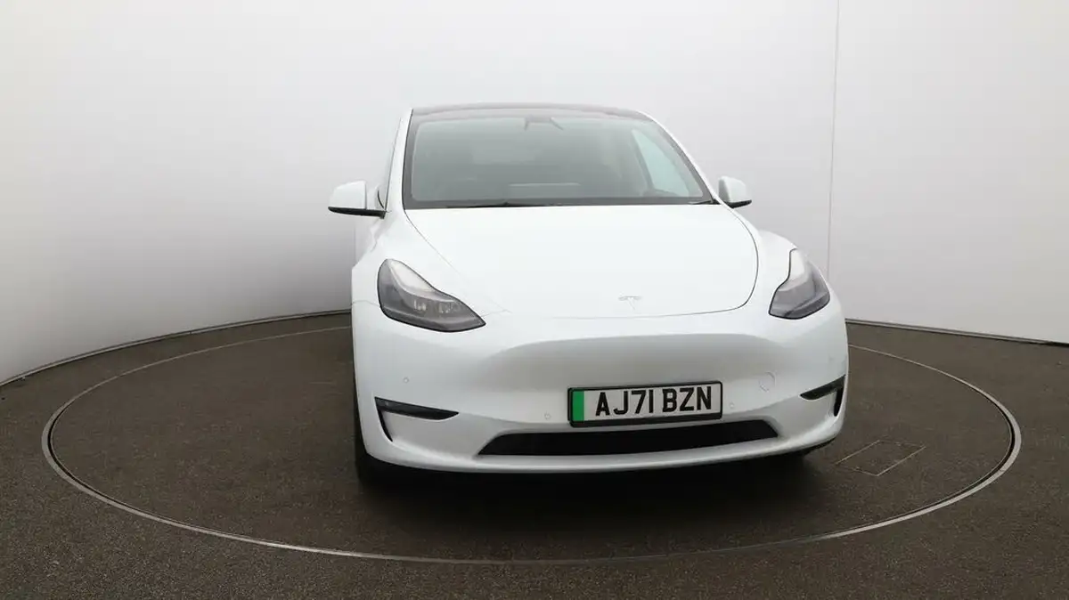 2022-tesla-model-y-e-long-range-big-32