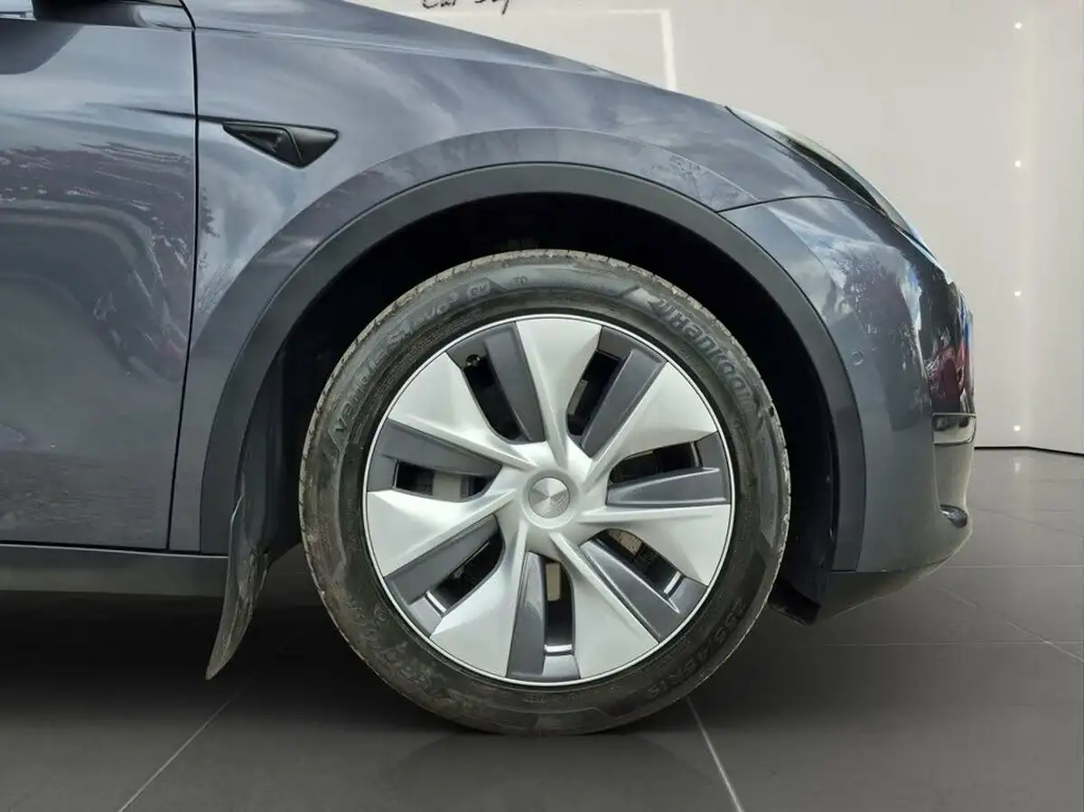 2022-tesla-model-y-e-long-range-big-29