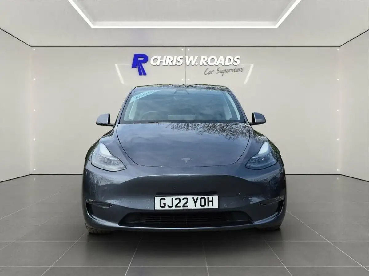 2022-tesla-model-y-e-long-range-big-5