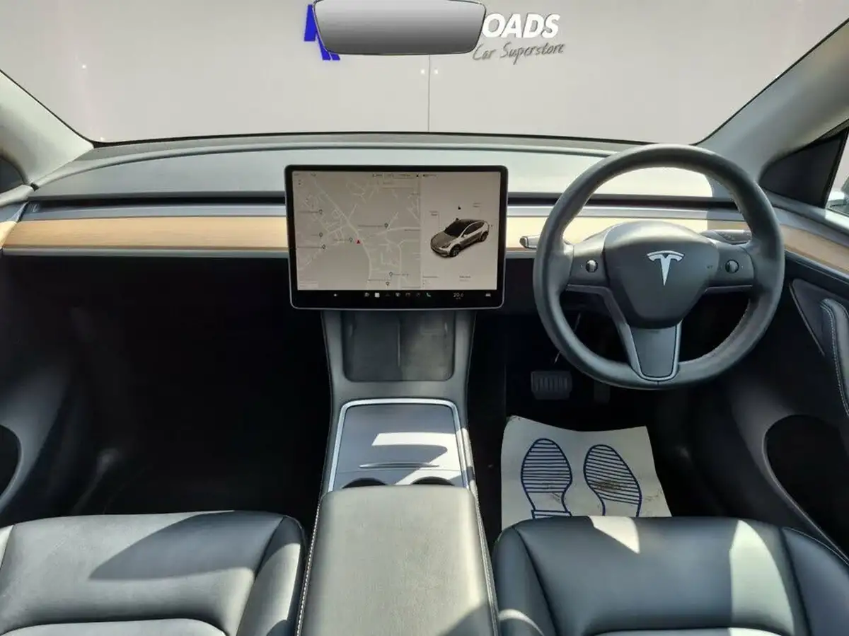 2022-tesla-model-y-e-long-range-big-2