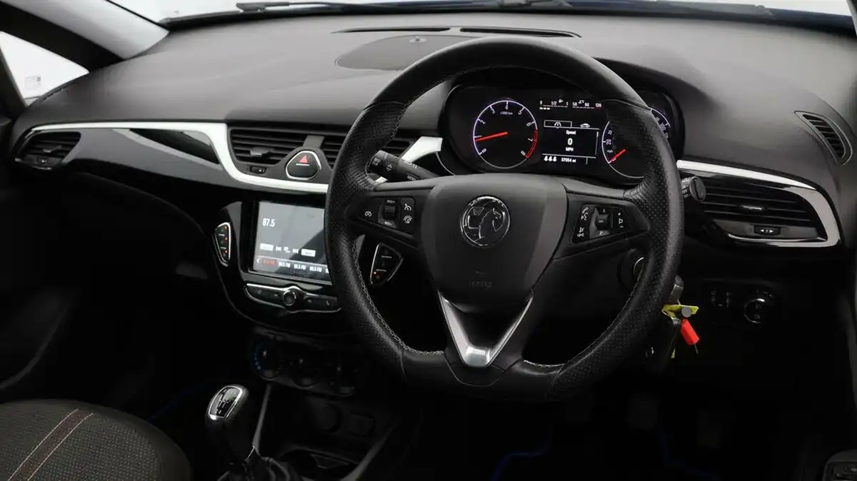 2017-vauxhall-corsa-14i-limited-edition-75ps-ecotec-3d-big-8
