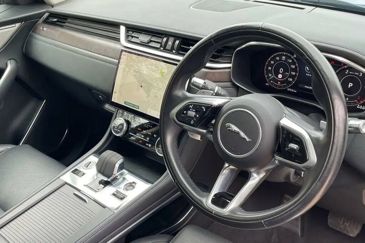 2021-jaguar-f-pace-20-d200-hse-mhev-big-25