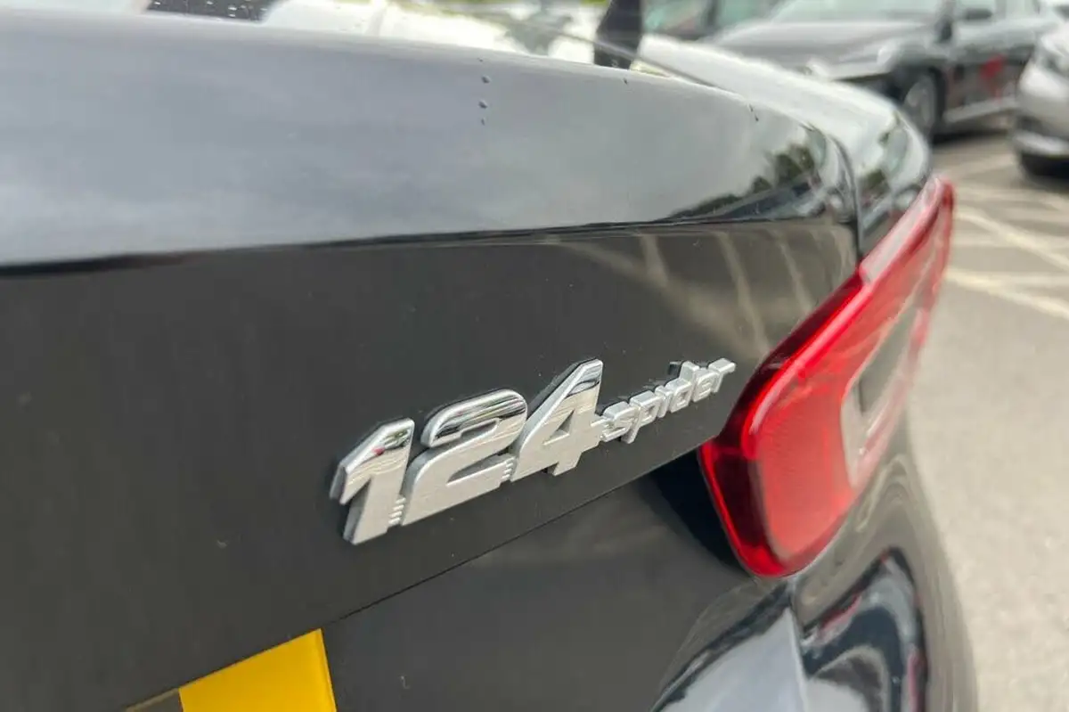 2018-fiat-124-14-multiair-124-spider-lusso-plus-big-16