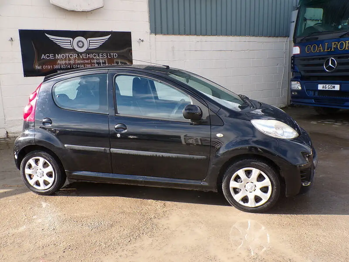 2009-peugeot-107-10-urban-12v-5d-big-10