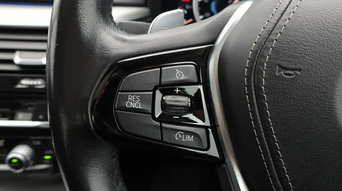 2017-bmw-5-series-20-530e-se-iperformance-big-24