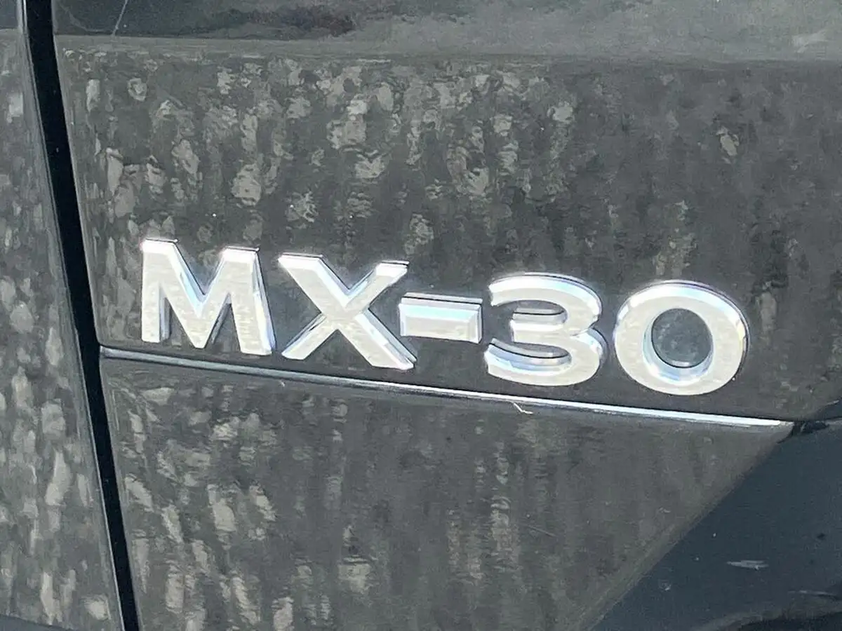 2023-mazda-mx-30-e-makoto-170ps-dark-grey-cloth-w-black-leatherette-830cc-big-24