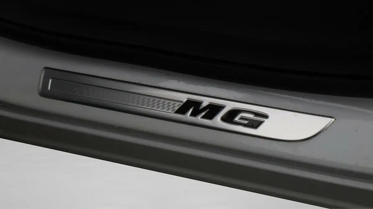 2022-mg-hs-15t-gdi-exclusive-162ps-dct-big-21