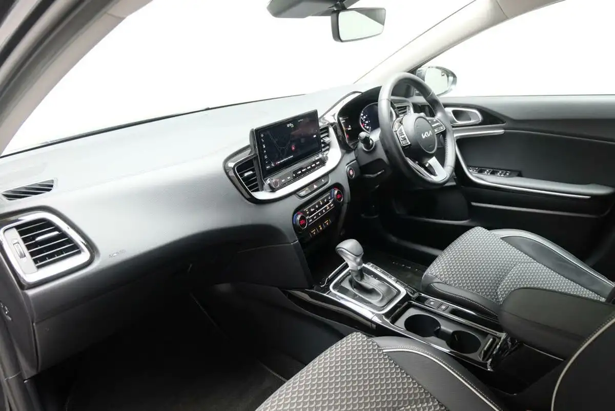 2024-kia-xceed-15-t-gdi-3-dct-big-9