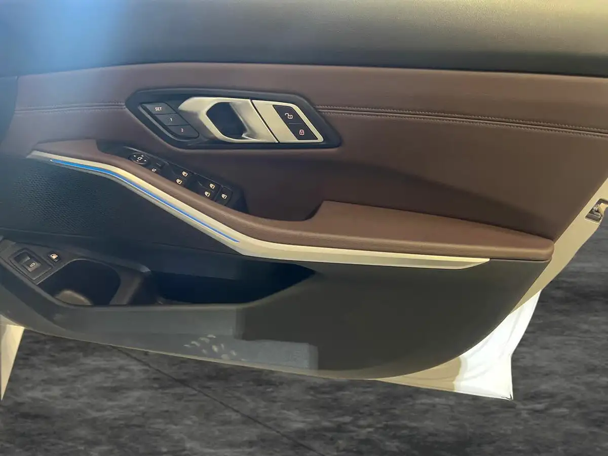 2020-bmw-3-series-20-330e-m-sport-saloon-4d-big-35