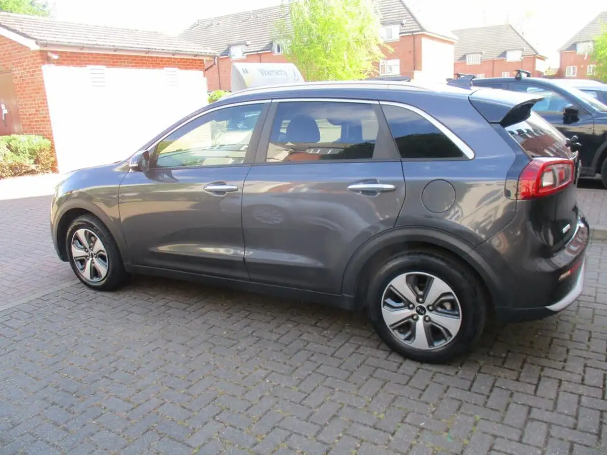 2017-kia-niro-16-gdi-2-156kwh-lithium-ion-big-12
