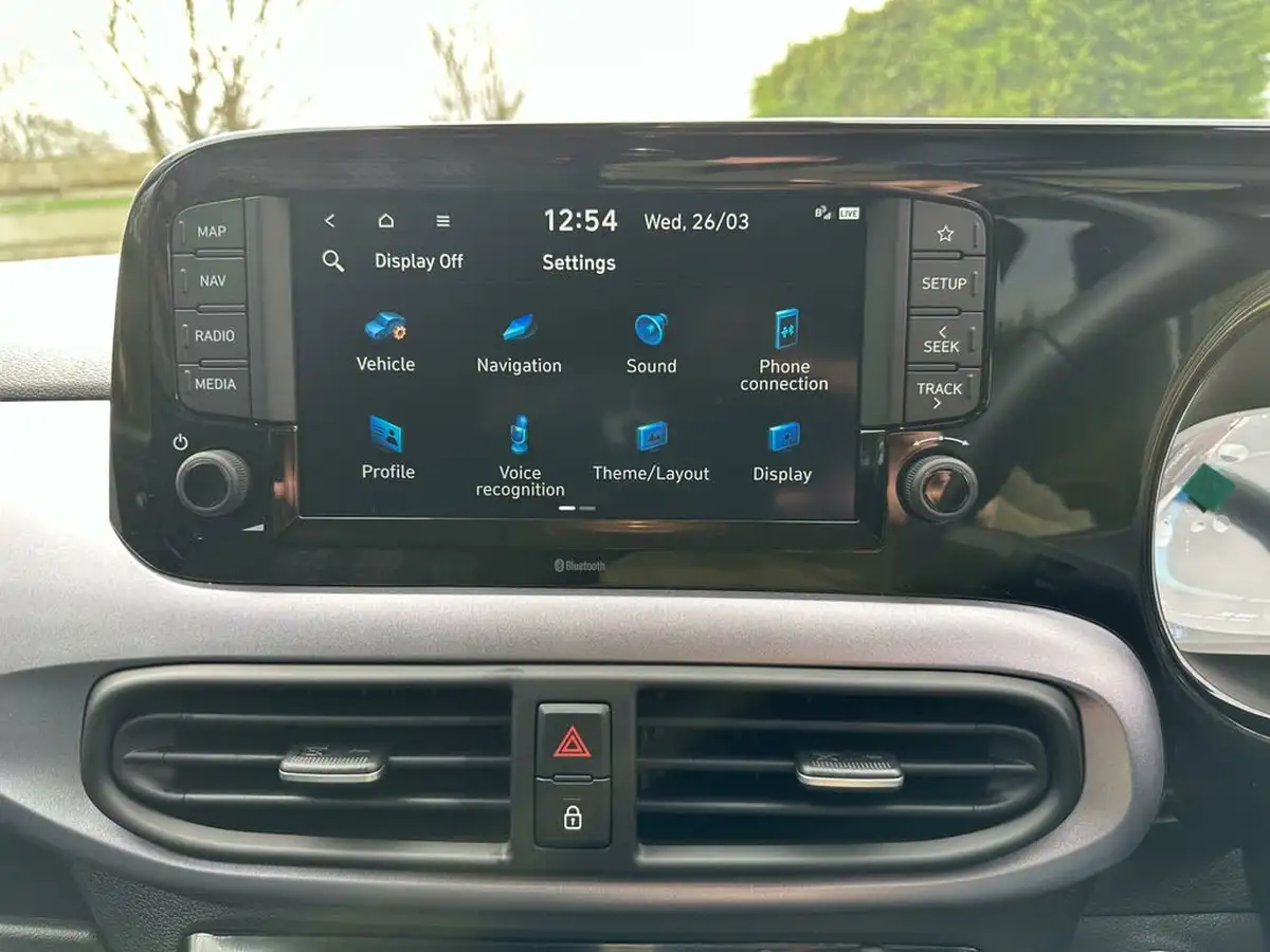 2024-hyundai-i10-12-premium-79ps-big-30