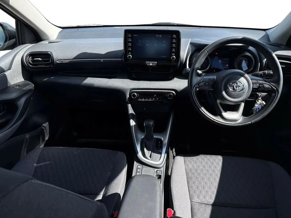 2021-toyota-yaris-15-vvt-i-design-big-8