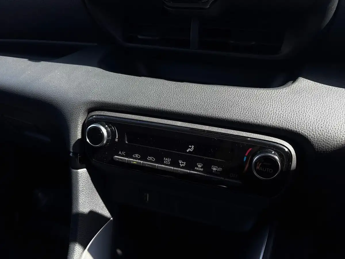 2021-toyota-yaris-15-vvt-i-design-big-11