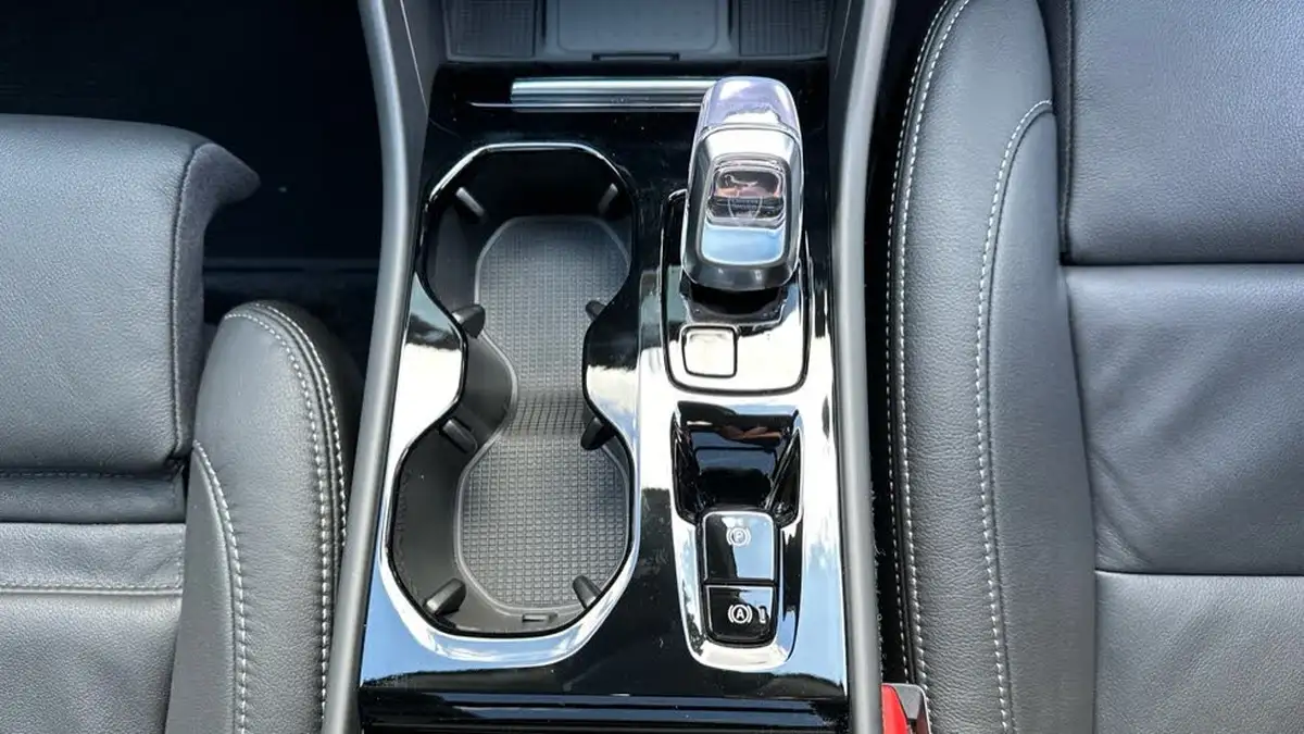 2024-volvo-xc40-20-b4-r-design-pro-big-45