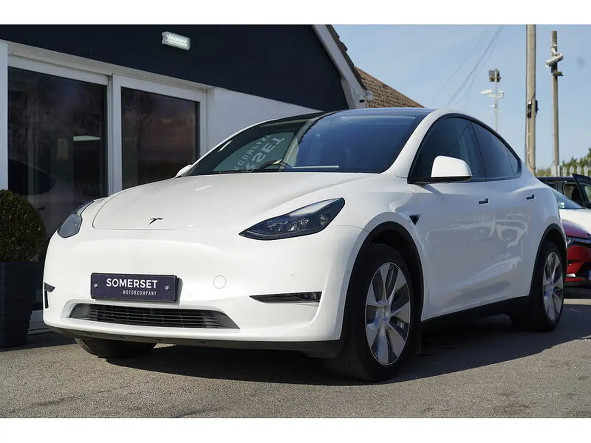 2022-tesla-model-y-e-long-range-big-1