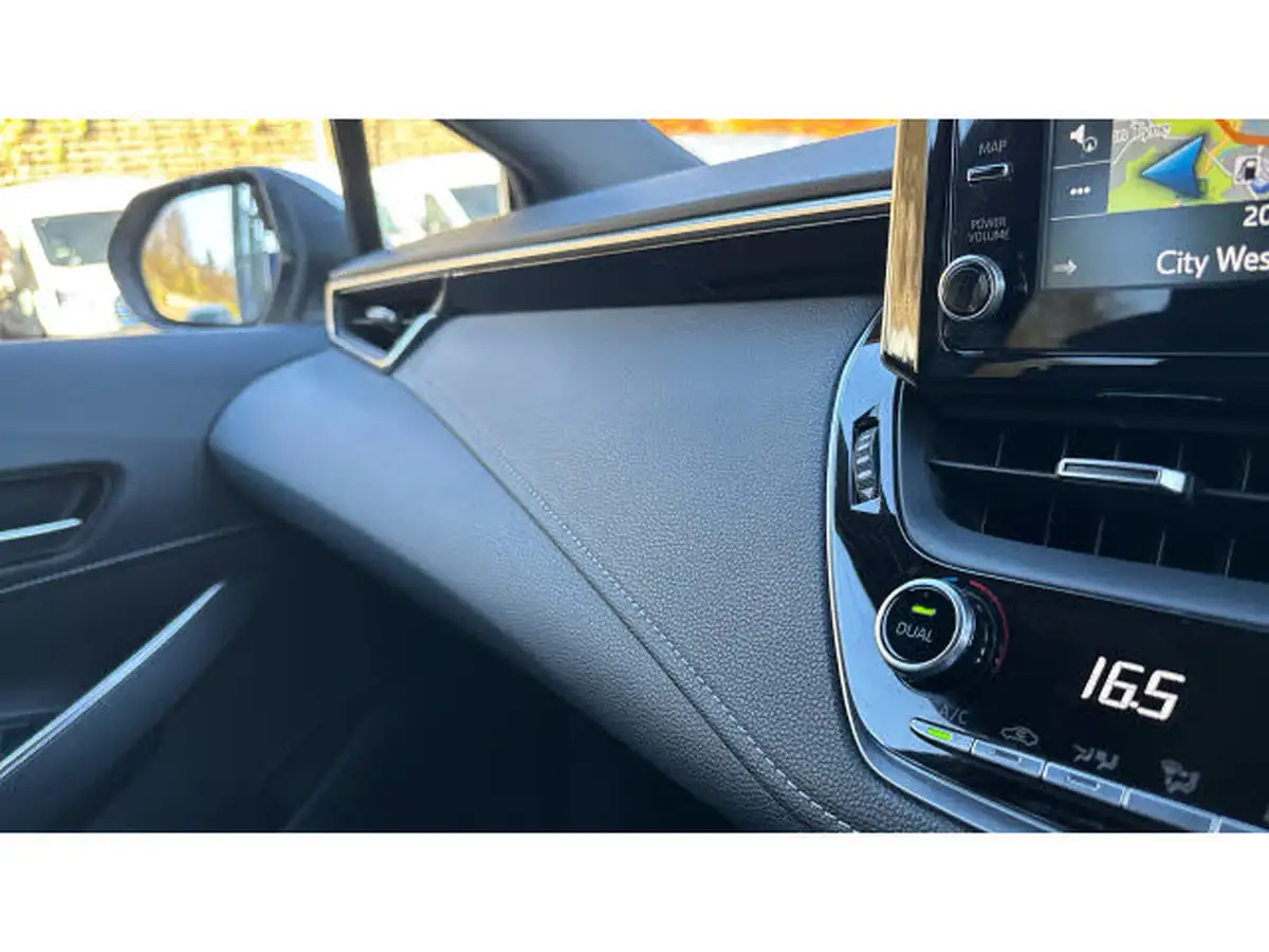2019-toyota-corolla-18-vvt-i-design-trk-touring-sports-5d-big-37