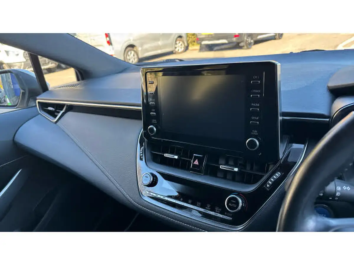 2019-toyota-corolla-18-vvt-i-design-trk-touring-sports-5d-big-13