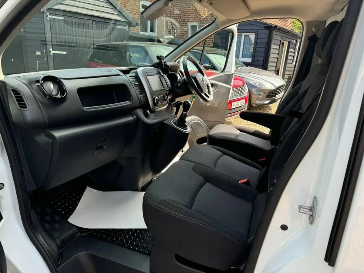 2021-renault-trafic-20dci-sl28-energy-170-black-edition-non-nav-edc-auto-big-13