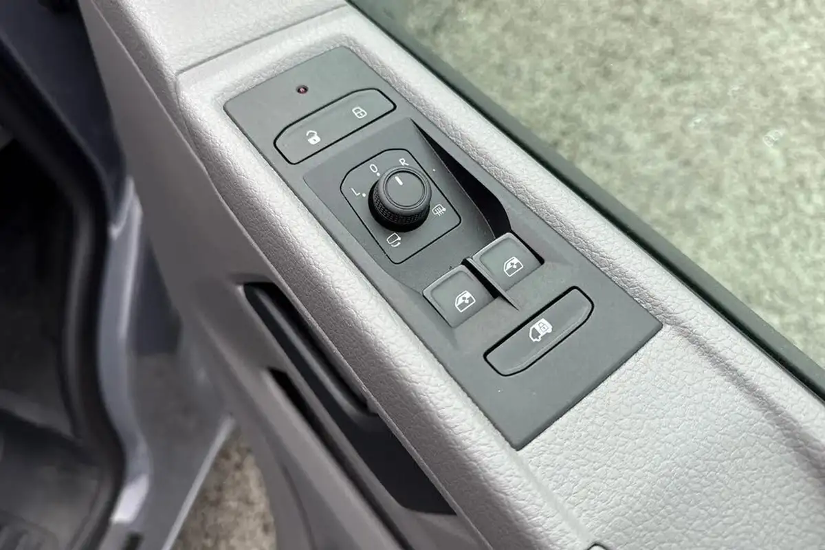 2024-volkswagen-transporter-big-24