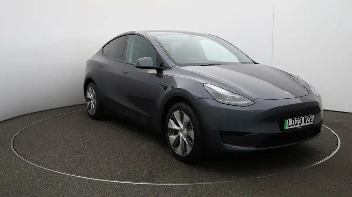 2023-tesla-model-y-e-rwd-big-34