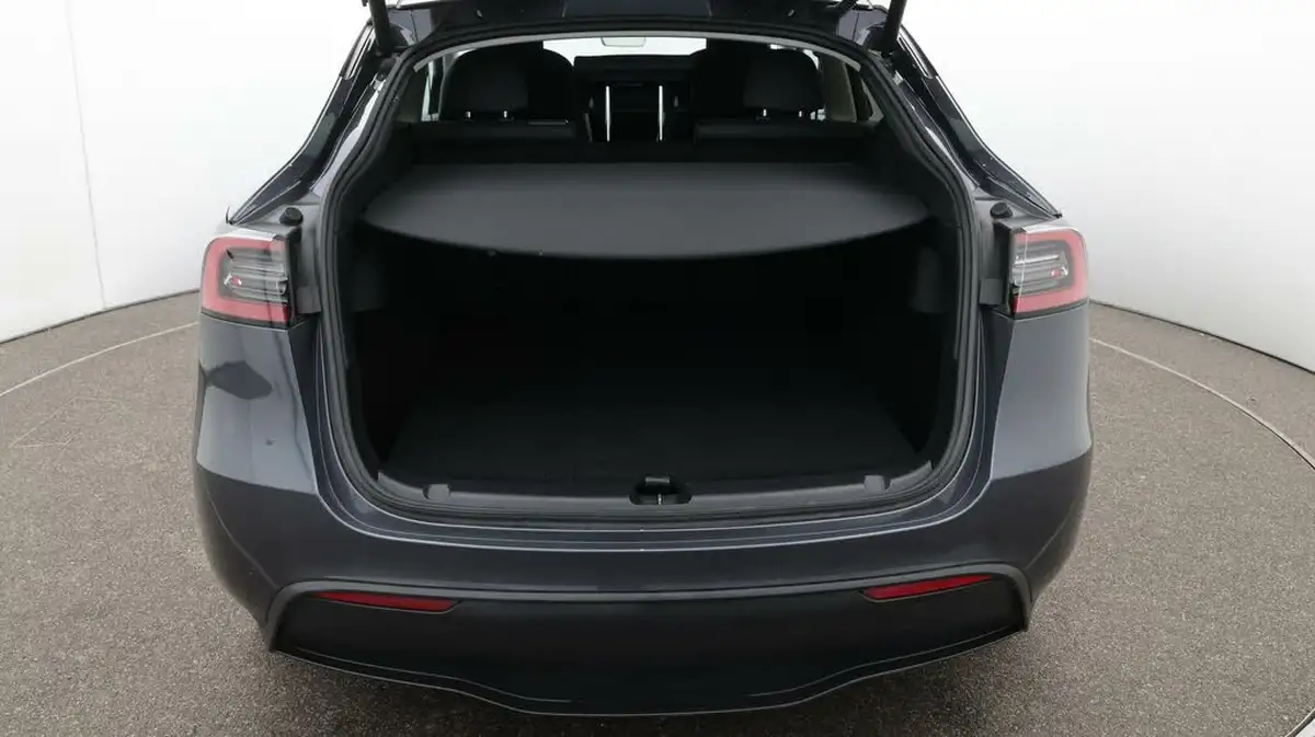 2023-tesla-model-y-e-rwd-big-17