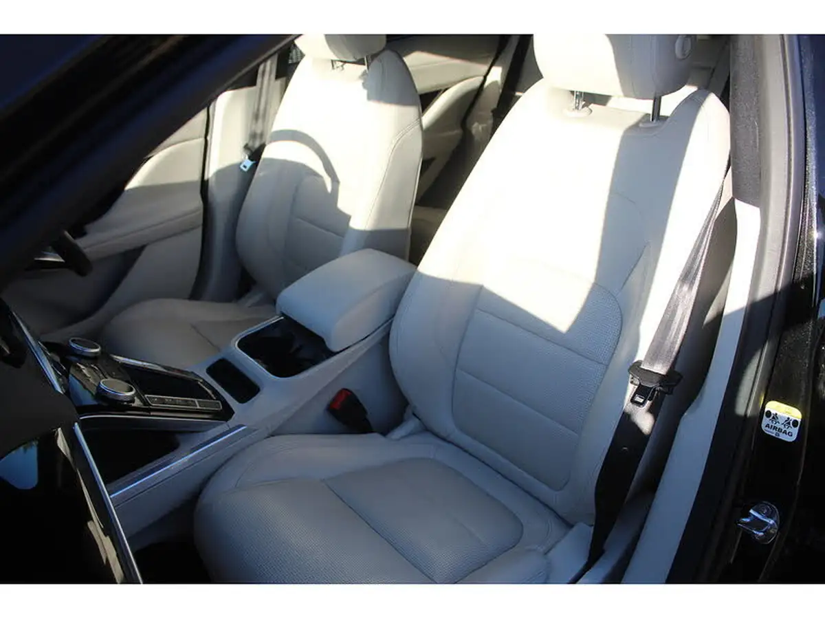 2021-jaguar-i-pace-ev400-black-big-13