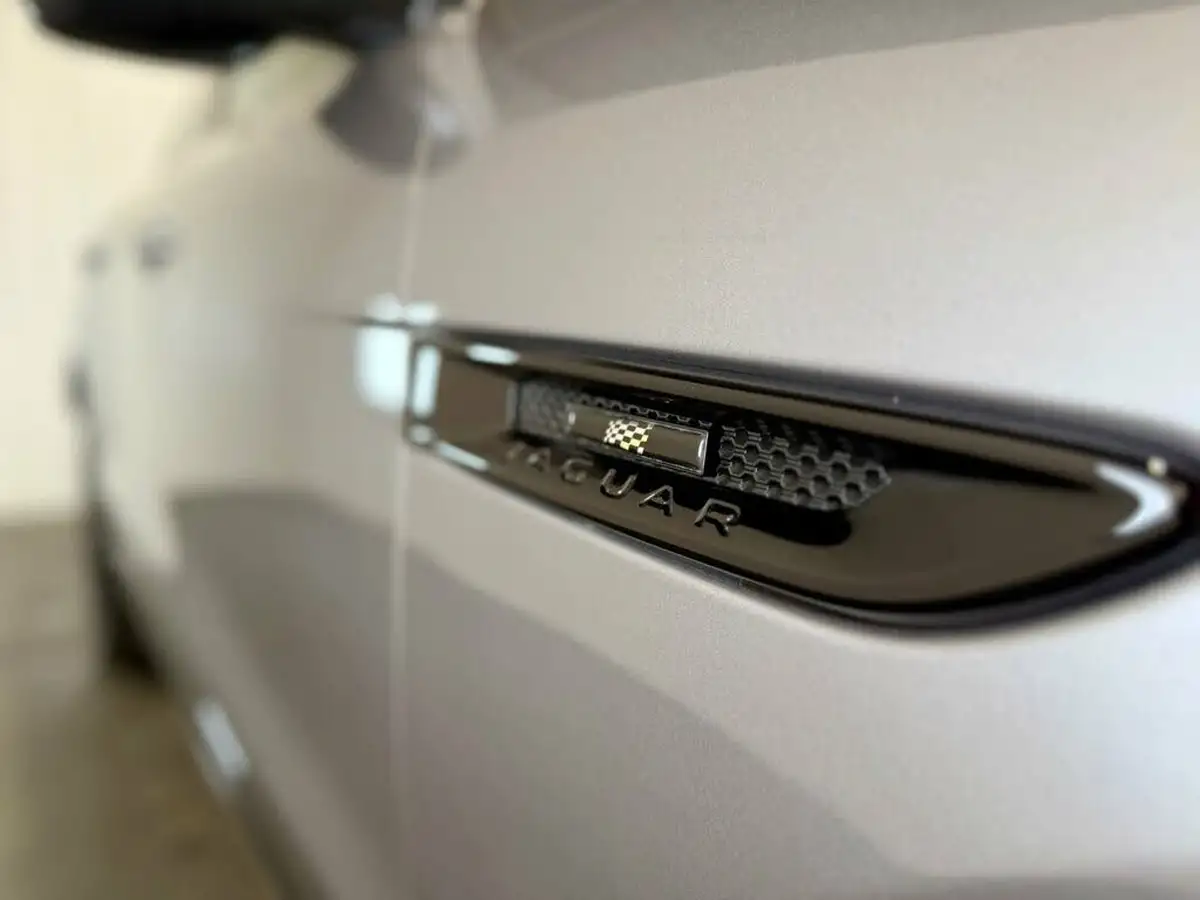 2019-jaguar-f-pace-20-i4d-chequered-flag-180ps-big-35