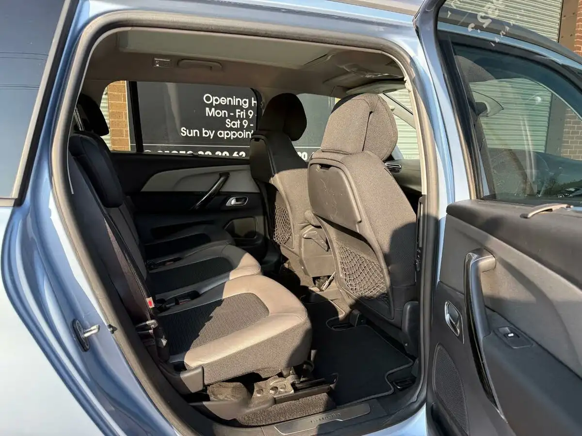 2015-citroen-grand-c4-picasso-16bluehdi-exclusive-eat6-big-41