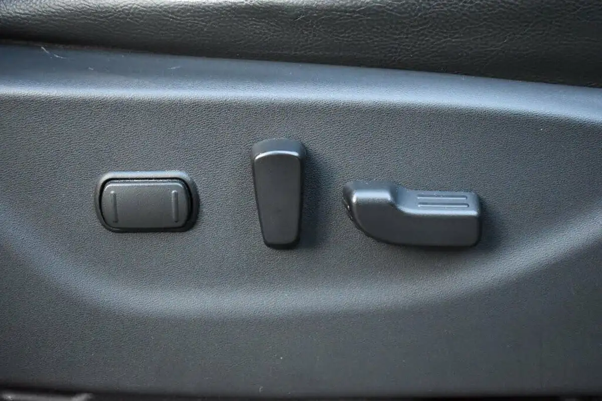 2020-nissan-navara-23dci-tt-n-guard-8-navileathersunroof-auto-big-20