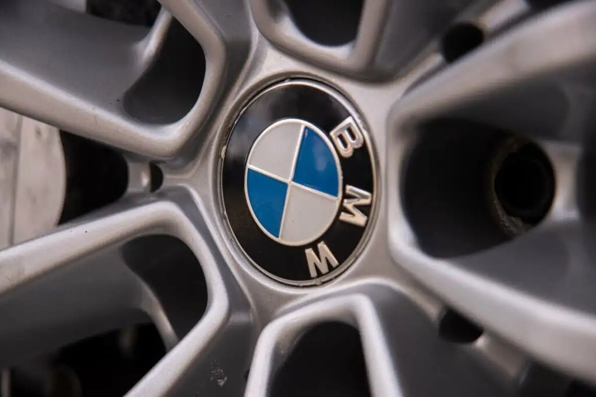 2020-bmw-3-series-20-330e-se-pro-saloon-4d-big-37