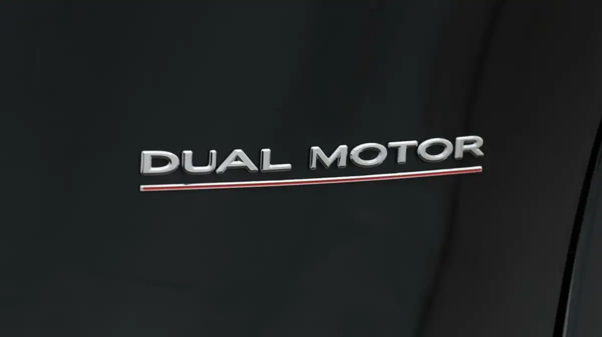 2023-tesla-model-y-e-performance-big-22